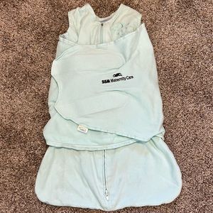 Like new Halo sleep sack size newborn
